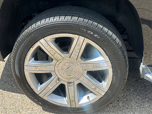 Used 2018 Cadillac Escalade Luxury image 25