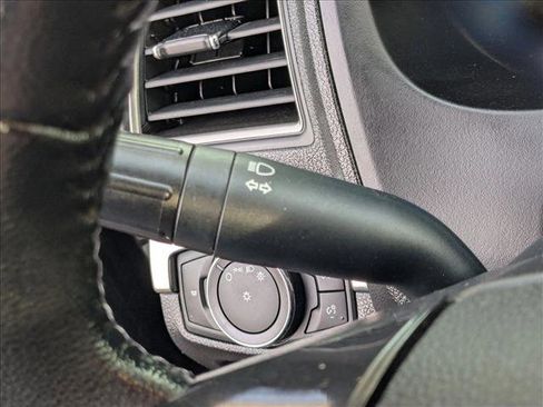 Used 2018 Ford Explorer XLT image 21