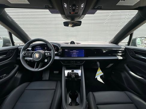 Used 2026 Porsche Macan Electric RWD image 6