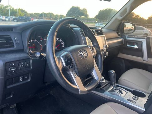 Used 2022 Toyota 4Runner SR5 Premium w/ Moonroof Package AWD/4WD image 8