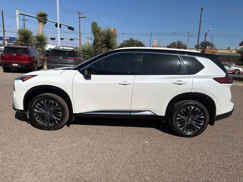 Certified 2024 Nissan Rogue Platinum w/ Platinum Premium Package image 3