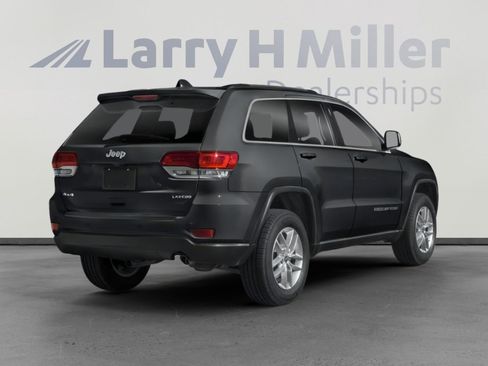 Used 2019 Jeep Grand Cherokee Laredo image 2
