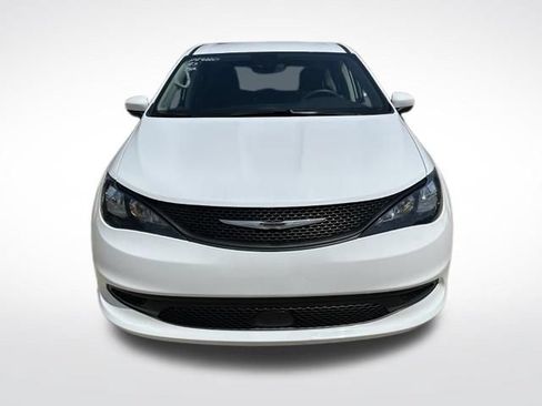 Used 2023 Chrysler Voyager LX FWD image 8