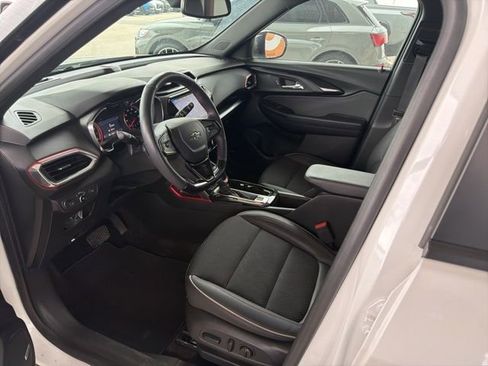 Used 2023 Chevrolet TrailBlazer RS w/ Sun and Liftgate Package image 9