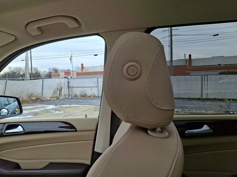 Used 2019 Mercedes-Benz GLS 450 4MATIC image 17