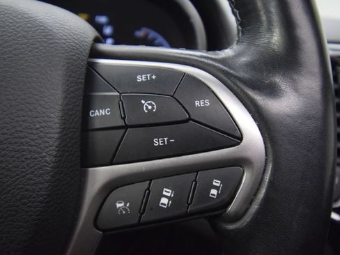 Used 2021 Jeep Grand Cherokee Overland AWD/4WD image 38