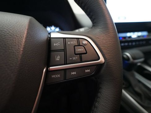 Used 2025 Toyota Sienna XLE FWD image 19
