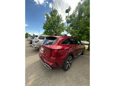 Used 2022 Kia Sorento EX FWD image 3
