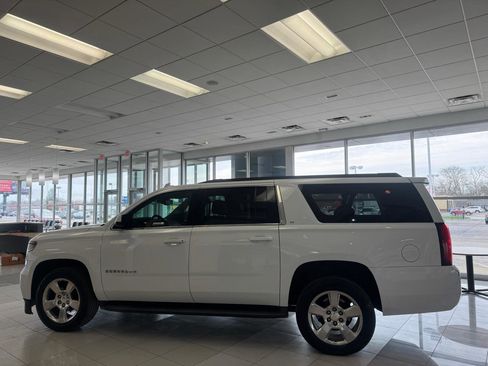 Used 2020 Chevrolet Suburban LT image 3