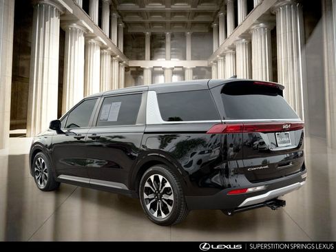 Used 2022 Kia Carnival EX FWD image 6