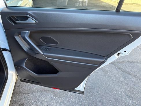 Used 2019 Volkswagen Tiguan SE image 31