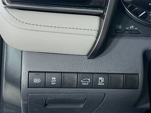 Certified 2022 Toyota Camry SE image 18