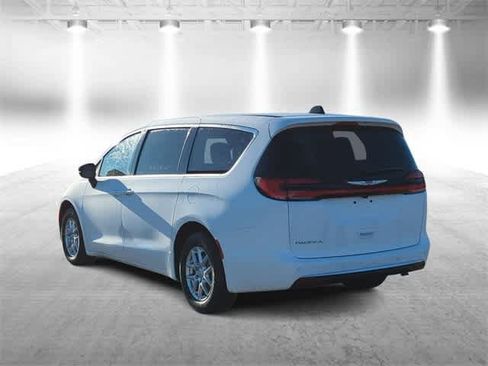 New 2026 Chrysler Pacifica Select image 6