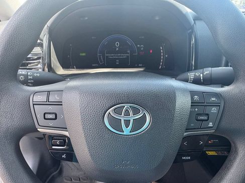 Used 2025 Toyota Camry LE FWD image 17