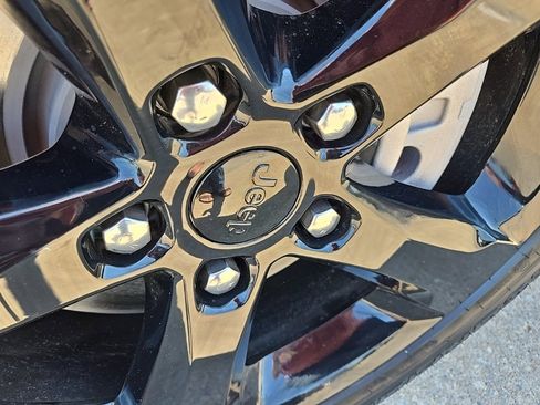 Used 2025 Jeep Grand Cherokee L Limited w/ Luxury Tech Group II image 28