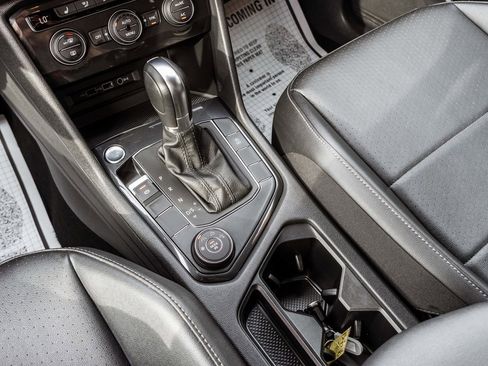 Used 2019 Volkswagen Tiguan SE image 17