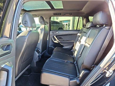 Certified 2022 Volkswagen Tiguan SE R-Line image 10