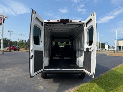 Used 2023 RAM ProMaster 2500 FWD image 9