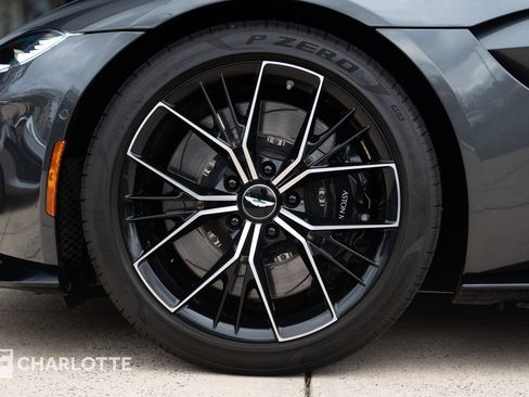 Used 2021 Aston Martin V8 Vantage Roadster image 12