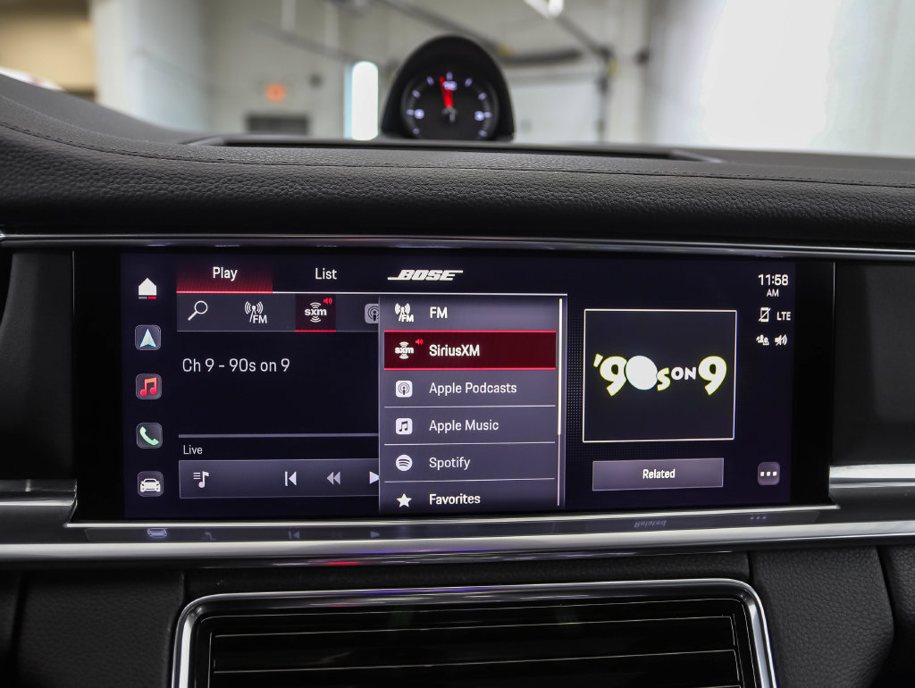 Used 2023 Porsche Panamera 4 Platinum Edition AWD/4WD image 17