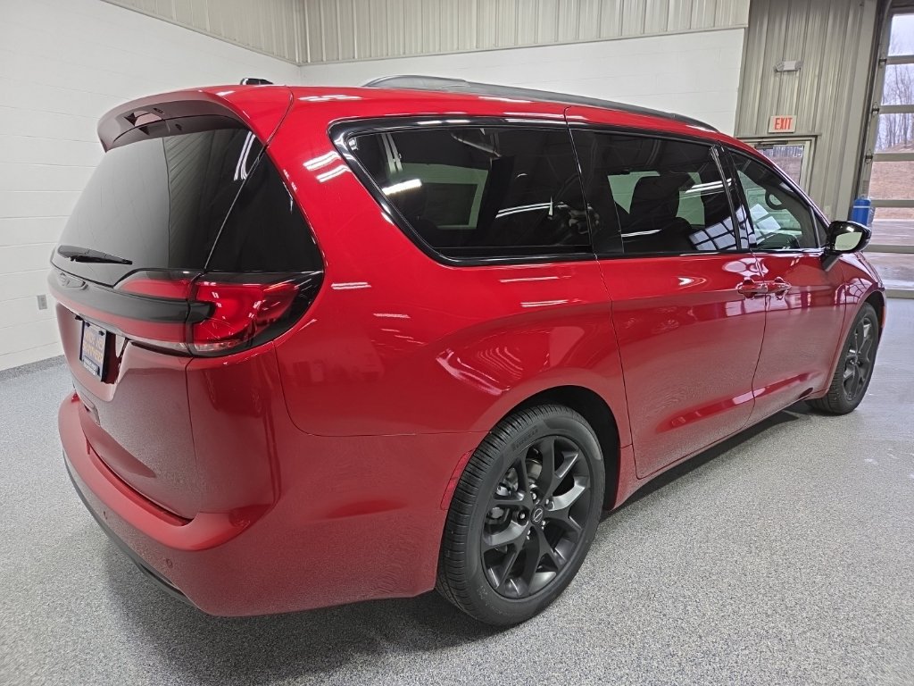 New 2026 Chrysler Pacifica Select w/ S Appearance Package FWD image 7