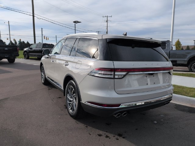 Used 2021 Lincoln Aviator AWD w/ Elements Package image 3