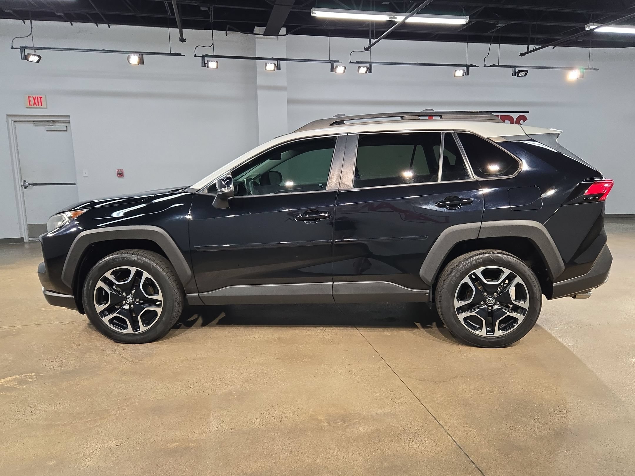 Used 2019 Toyota RAV4 Adventure AWD/4WD image 4