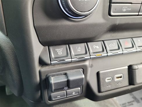 Used 2025 Chevrolet Silverado 2500 Custom w/ Custom Value Package image 31