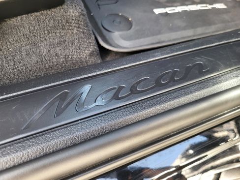 Used 2023 Porsche Macan AWD/4WD image 27