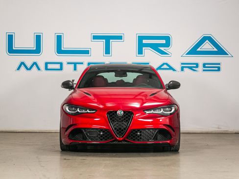 Used 2024 Alfa Romeo Giulia Quadrifoglio image 9