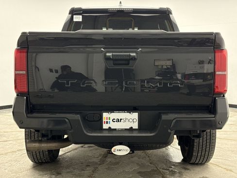 Used 2024 Toyota Tacoma TRD Sport w/ TRD Sport Upgrade Package image 4