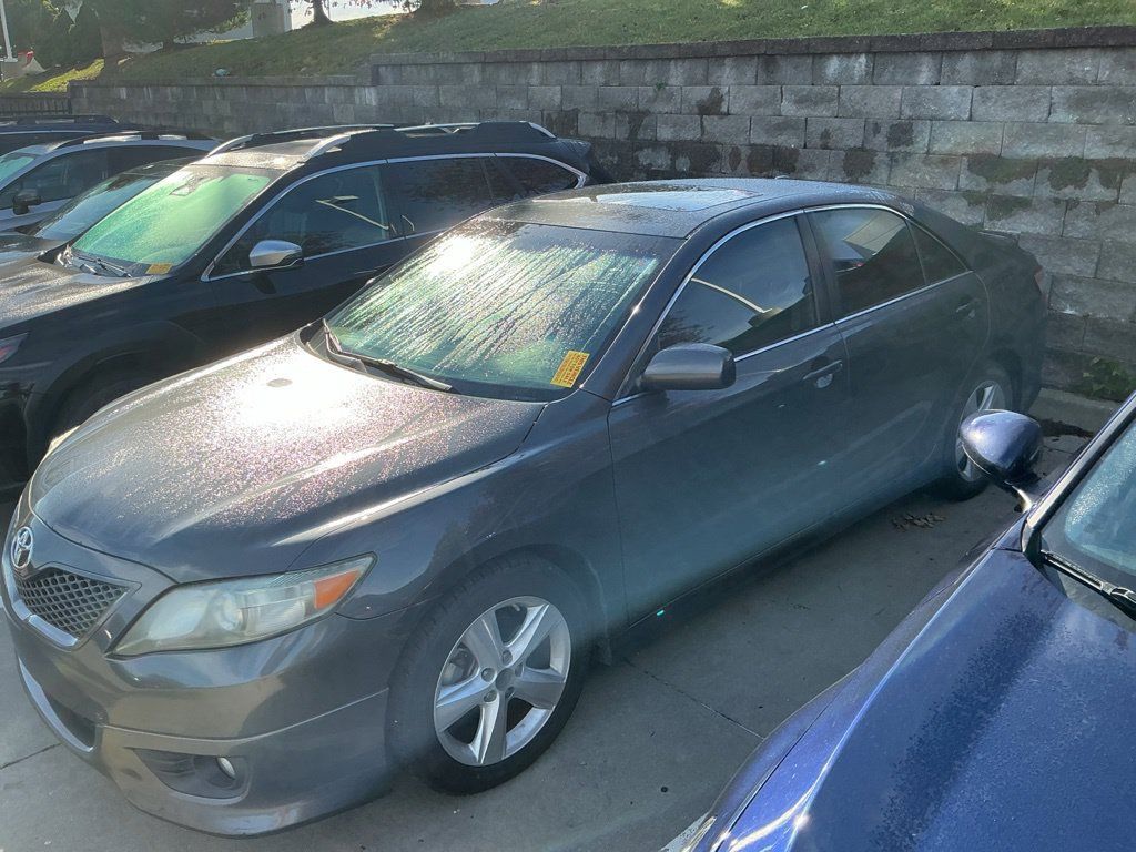 Used 2011 Toyota Camry SE w/ Sport Leather Pkg FWD image 3