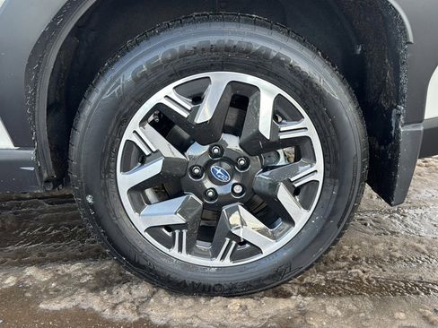 Used 2025 Subaru Forester Premium image 41