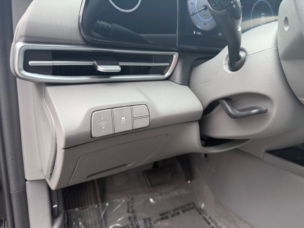 Used 2024 Hyundai Elantra SEL FWD image 20