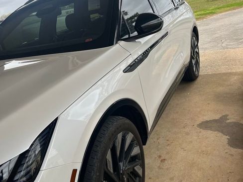 Used 2025 Lincoln Nautilus Reserve image 1