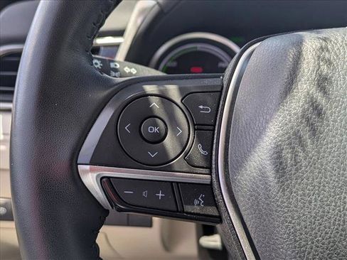 Used 2022 Toyota Camry XLE image 11