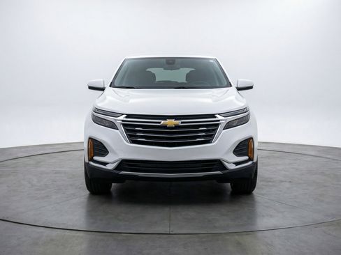 Used 2025 Chevrolet Equinox LT image 2