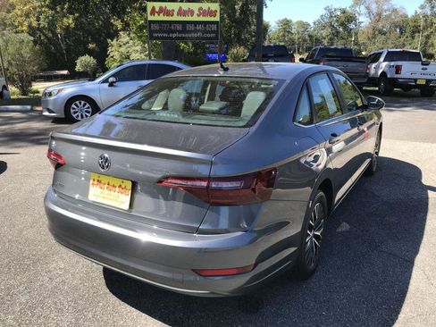 Used 2021 Volkswagen Jetta image 4