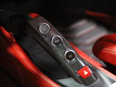 Used 2018 Ferrari 488 GTB RWD image 30