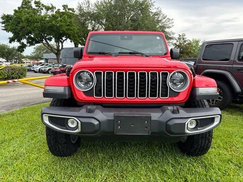 Used 2025 Jeep Wrangler Unlimited Sahara AWD/4WD image 3