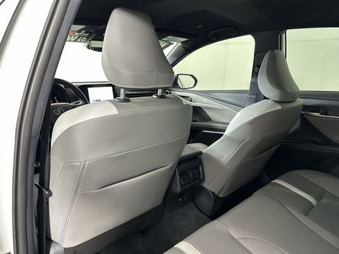 Used 2025 Toyota Camry SE w/ Convenience Package FWD image 23
