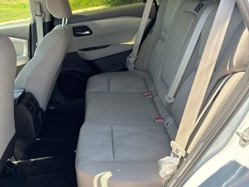 Used 2025 Nissan Rogue SV AWD/4WD image 11