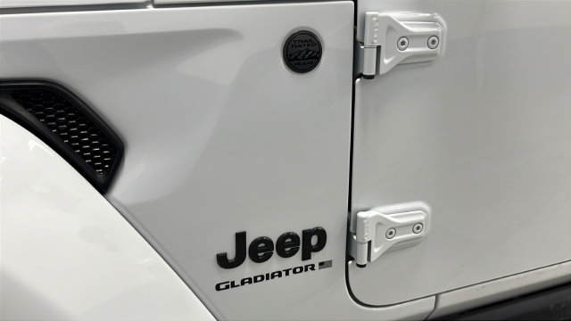 Used 2023 Jeep Gladiator Sport AWD/4WD image 40