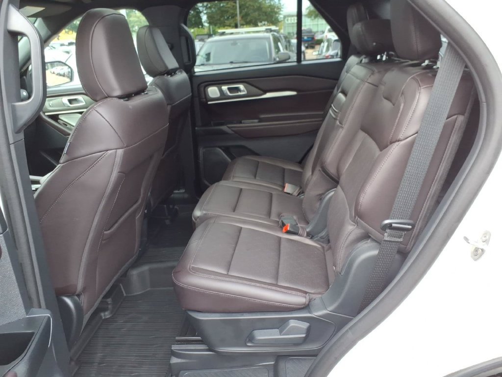 Used 2025 Ford Explorer Platinum AWD/4WD image 12