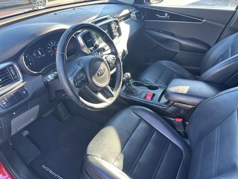 Used 2017 Kia Sorento EX image 9