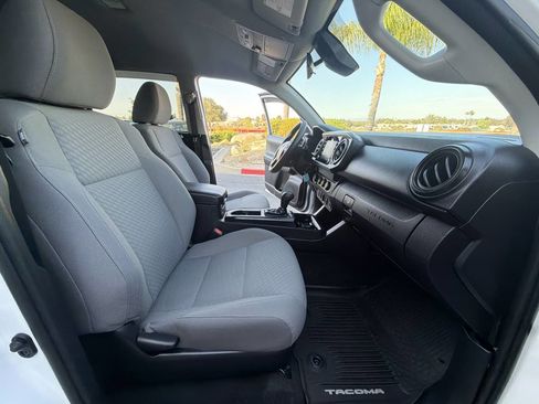 Used 2020 Toyota Tacoma SR AWD/4WD image 15