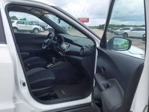 Used 2020 Nissan Kicks S FWD image 4