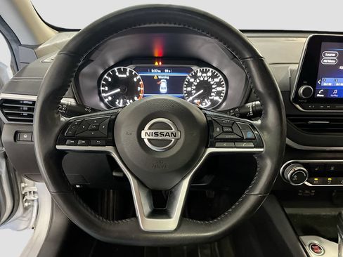 Used 2021 Nissan Altima 2.5 SV w/ SV Premium Package FWD image 11