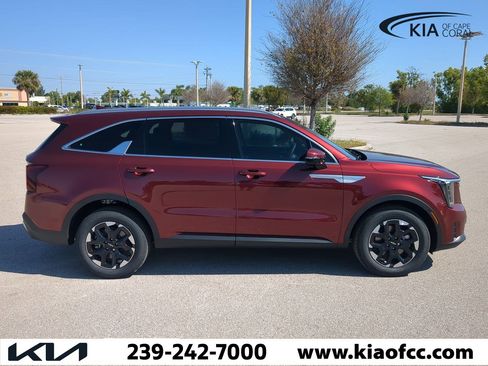 New 2025 Kia Sorento S image 3