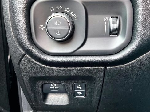 Used 2020 RAM 1500 Big Horn AWD/4WD image 16